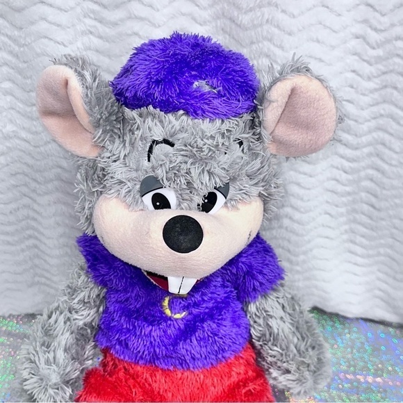 Chuck E. Cheese’s 20” Stuffed Mouse Purple Hat Shirt Red Shorts 2010 RARE Plush - Picture 2 of 13